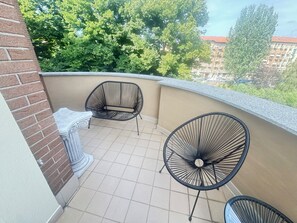 Apartamento Deluxe, 2 habitaciones, balcón, vistas al río | Tabla de planchar con plancha y wifi gratis