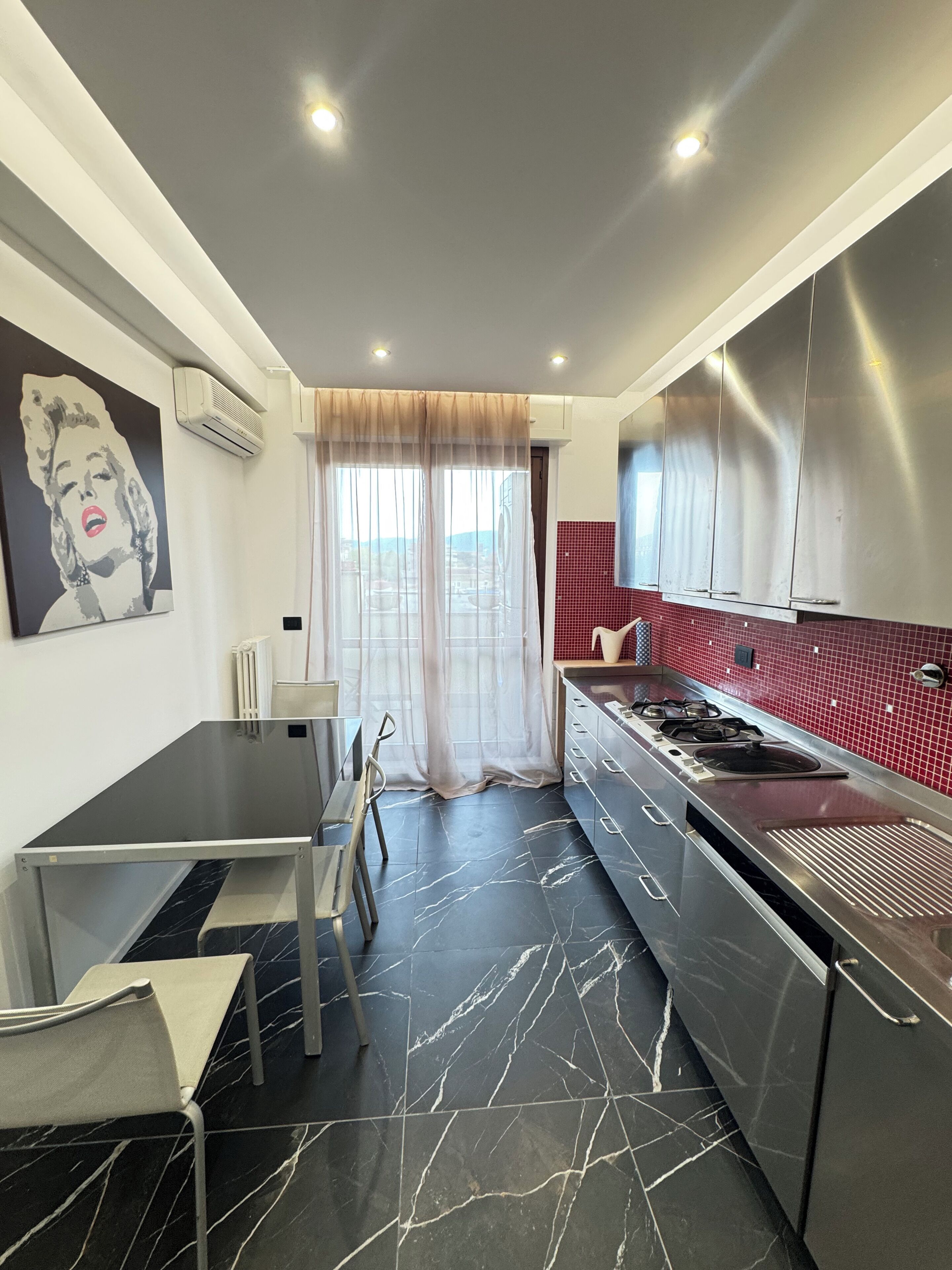 Deluxe Apartment, 2 Bedrooms, City View | Private kitchen
