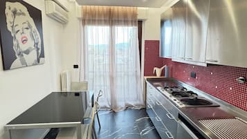 Apartamento Deluxe, 2 habitaciones, vistas a la ciudad | Cocina privada