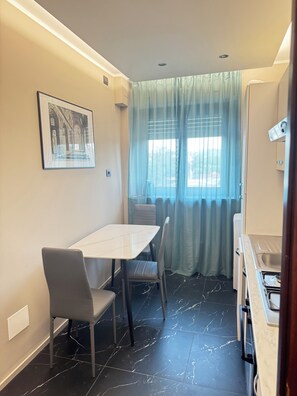 Appartement Deluxe, 2 chambres, balcon, vue fleuve | Cuisine privée