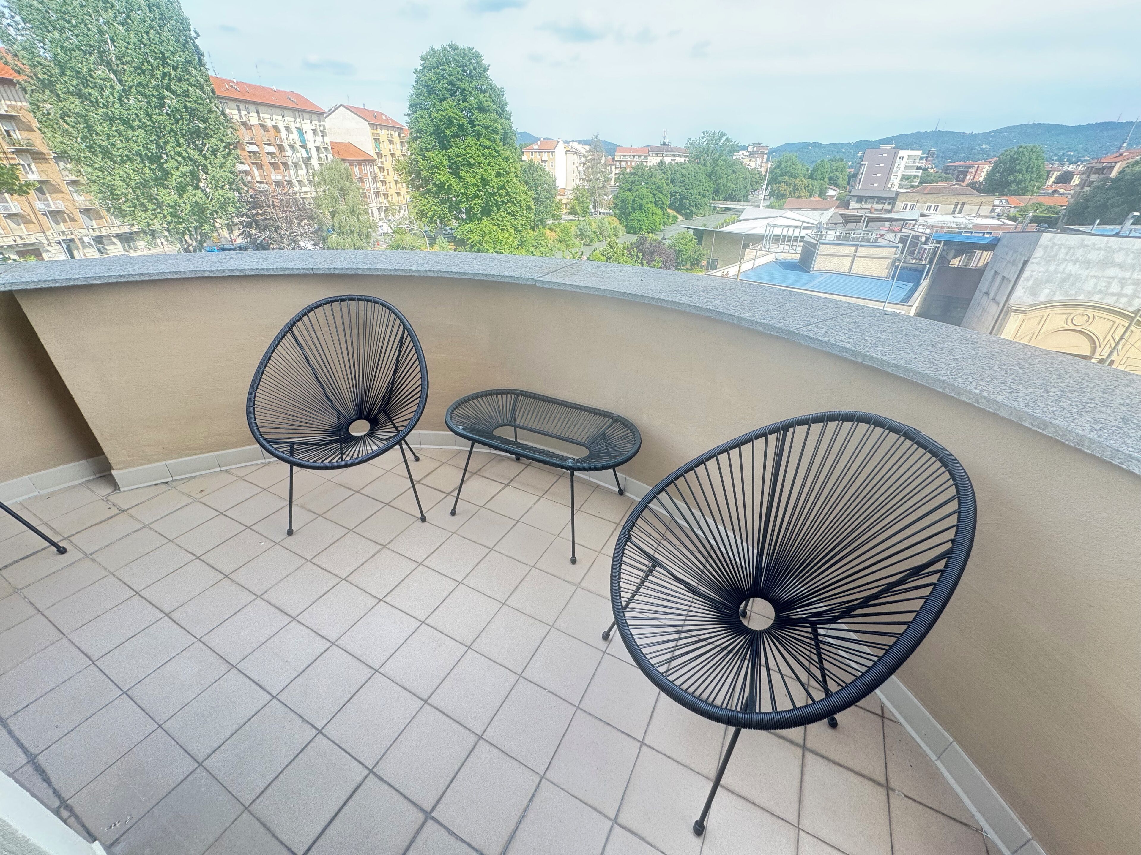 デラックス アパートメント 2 ベッドルーム バルコニー リバービュー | アイロン / アイロン台、WiFi (無料)