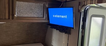 Fabulous RV with AC in Jacksonville -one queen bed and bunk beds for two