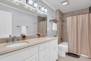 Shower, towels, toilet paper - Peaceful 4BR house in charming Columbus - Hot-tub+Gameroom+TVs in every room! (Columbus)