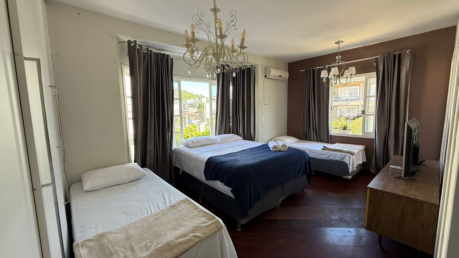 Habitación cuádruple Premium, para no fumadores, balcón | Wifi gratis 