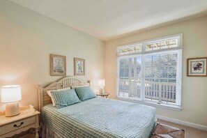 4 bedrooms, iron/ironing board, free WiFi, bed sheets - Cotsmur, Ships Watch Community in Duck, NC (Duck)