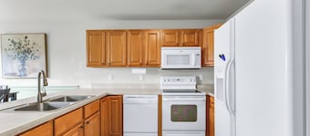 Serene 3-bedroom townhouse with water view