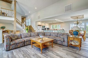 تلفزيون ذكي، مدفأة، مشغل دي في دي