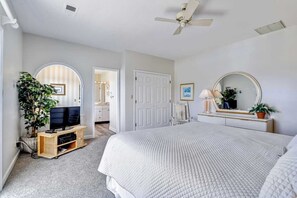 4 bedrooms, iron/ironing board, free WiFi, bed sheets - Archard, Ships Watch Salty-Fin Realty (Duck)