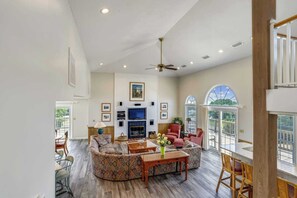 تلفزيون ذكي، مدفأة، مشغل دي في دي