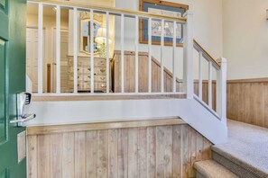 Interior - Borden, Ships Watch Community in Duck, NC (Duck)