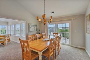 Dining - Bridger, Ships Watch Community in Duck, NC (Duck)