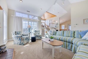 Smart TV, fireplace, DVD player - Chapman, Ships Watch Community in Duck, NC (Duck)
