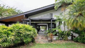 Ảnh chưa phân loại, 2 trong số 14 ảnh, nút