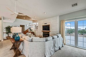 Smart TV, fireplace - Tappan, Ships Watch Community in Duck, NC (Duck)