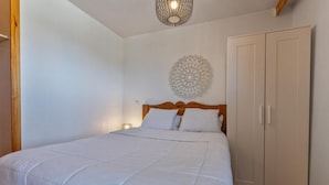 1 bedroom, WiFi - 40m from ski slopes, 1st floor, fitness, swimming pool, sauna, balcony, tv, ski locker, 34m² (Les Orres)