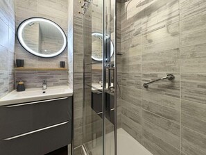 Bathroom - Resort center, 6th floor, balcony, tv, ski locker, 29m², Les Orres (Les Orres)