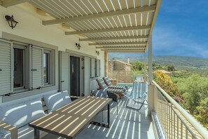 Property grounds - Levanda - Two Bedroom Villa, Sleeps 4 (Stoupa)