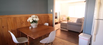 The Blue Cottage: charming 3-bedroom house in Lubbock, family-friendly