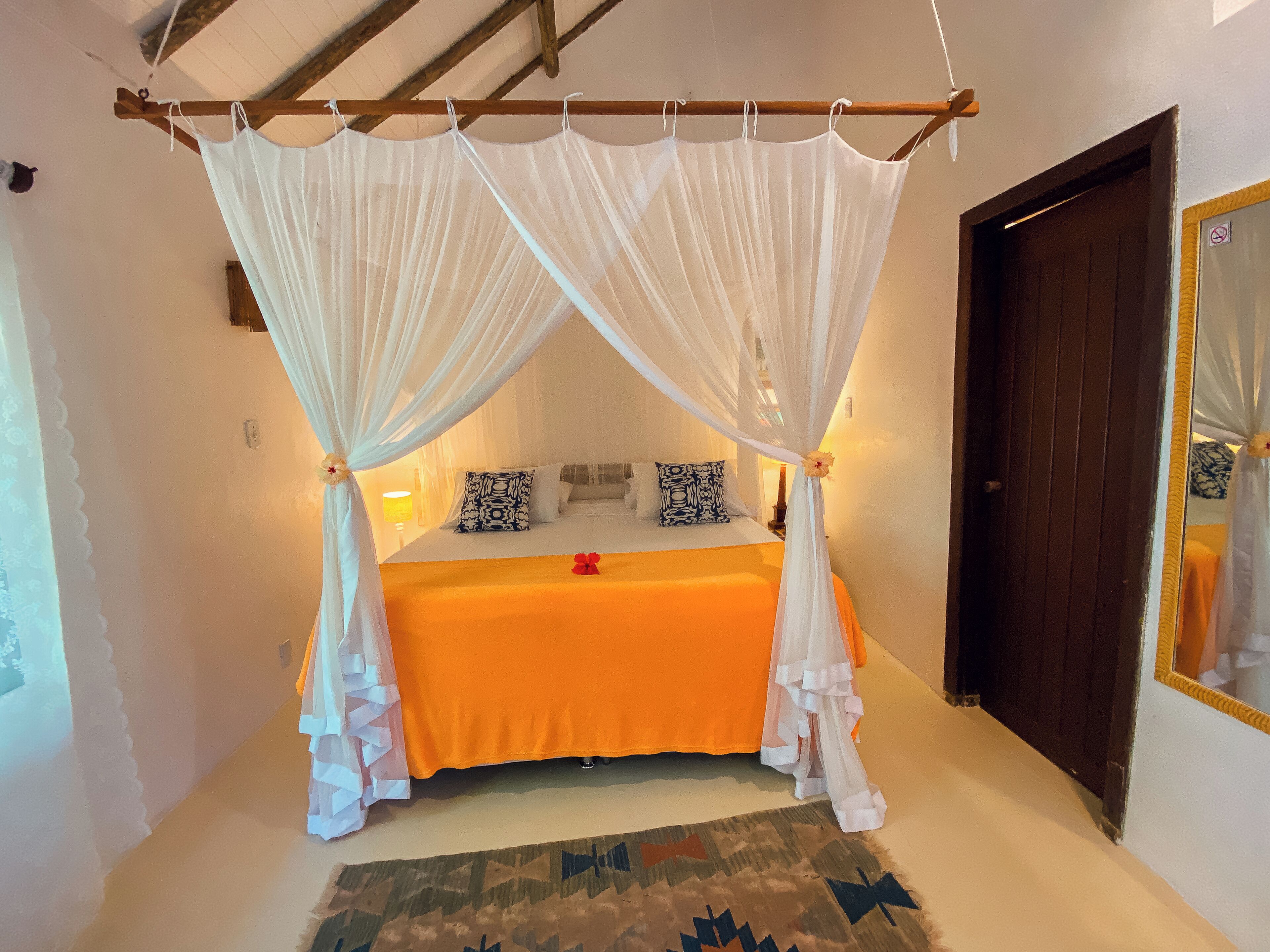 Cofres nos quartos, ferros/tábuas de passar roupa