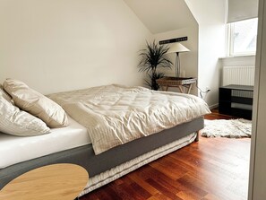 1 bedroom, iron/ironing board, free WiFi, bed sheets - Delux Apartment with Free Parking & Late Checkout on the Main Street (Herning)