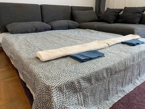 2 Schlafzimmer, Schreibtisch, Bügeleisen/Bügelbrett, kostenloses WLAN