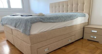 90sqm/Kingsize bed/terrace/privateparking/fastWIFI with AC in Zagreb near center