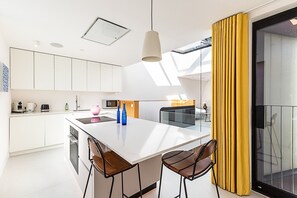 Fridge, microwave, dishwasher, coffee/tea maker