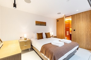 3 bedrooms, iron/ironing board, Internet
