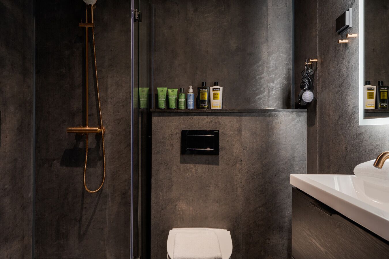 Hårføner og håndklær