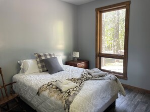 5 habitaciones, tabla de planchar con plancha, wifi y ropa de cama 