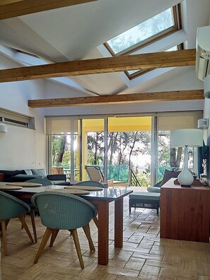 Apartamento luxo, vista para o oceano | Área de estar
