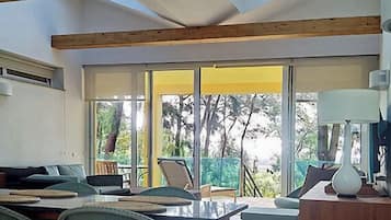 Deluxe-Apartment, Meerblick | Wohnbereich