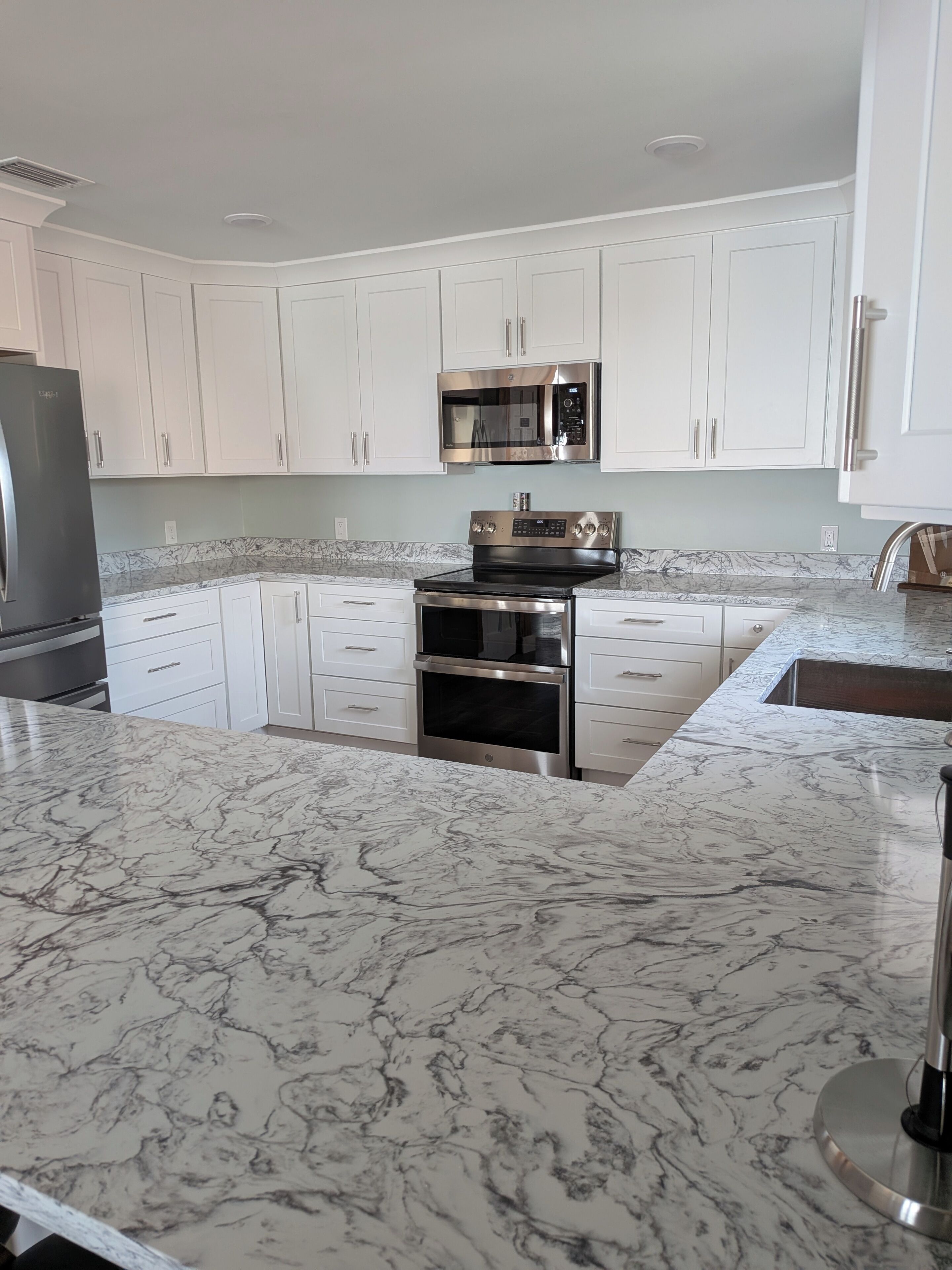 Micro-ondes, four, plaque de cuisson, lave-vaisselle