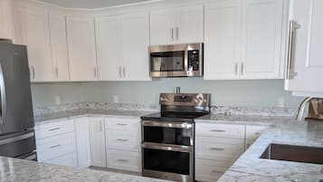 ميكروويف، فرن، موقد طهي مسطح، غسالة أطباق