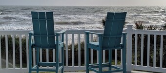 Beachfront, Hot Tub, Pool, Private House on Vilano Beach!