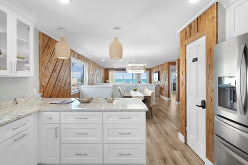 Beachfront, Hot Tub, Pool, Private House on Vilano Beach!