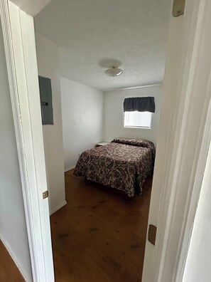 3 chambres, fer et planche à repasser, draps fournis