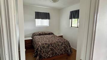 3 chambres, fer et planche Ă repasser, draps fournis