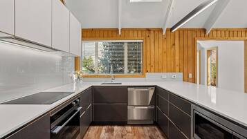 Fridge, microwave, dishwasher, coffee/tea maker