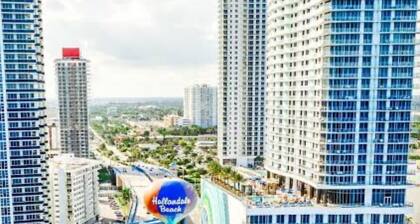 Delightful 2-bedroom apartment with AC in Hallandale Beach