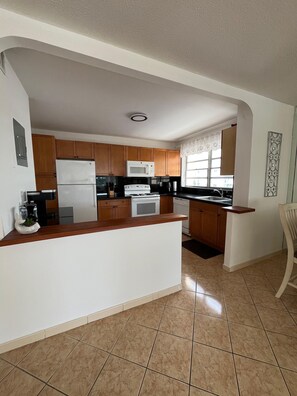 Mikrowelle, Ofen, Herdplatte, Geschirrspüler