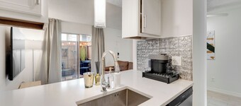 Boutique Retreat •State Fair Close By• W/Speakeasy