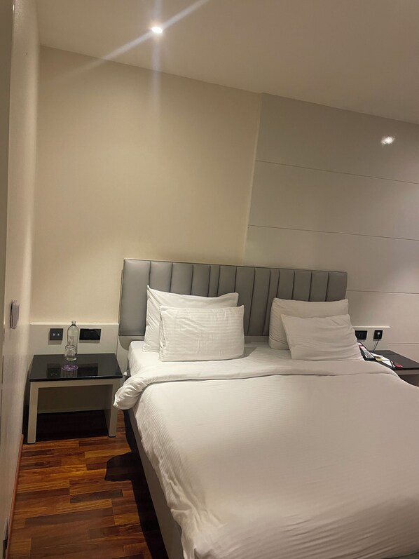 In-room safe, desk, blackout drapes, soundproofing