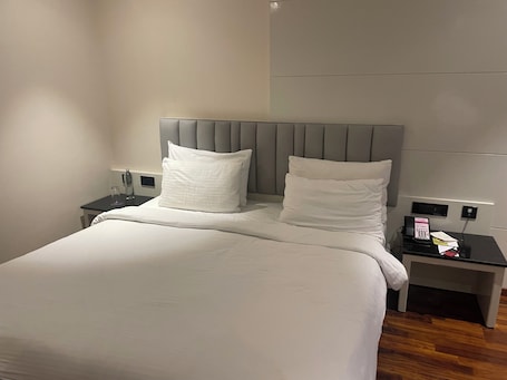 In-room safe, desk, blackout drapes, soundproofing