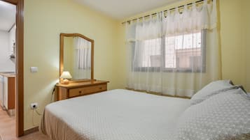 2 habitaciones, tabla de planchar con plancha, wifi y ropa de cama