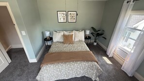 3 bedrooms, desk, iron/ironing board, travel crib
