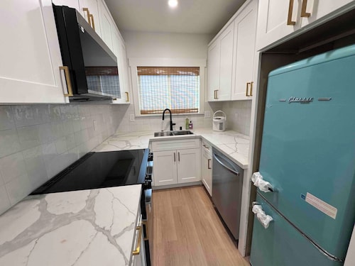 Modern Detached ADU with Garaged Parking in Heart of San Jose Downtown