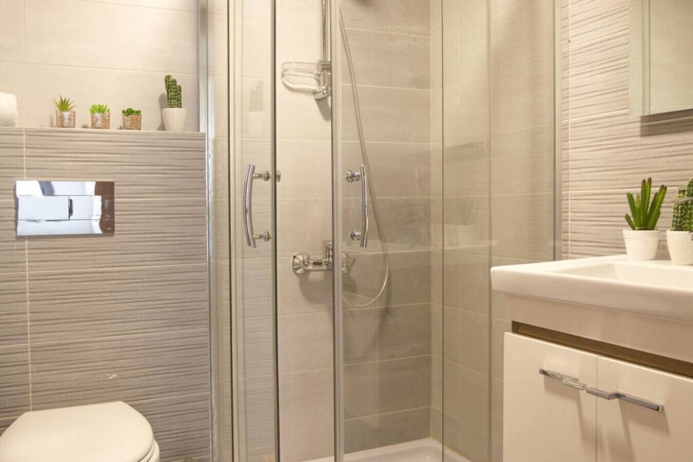 아파트, 침실 2개, 주방, 시내 전망 | 욕실 | 욕조, 무료 세면용품, 헤어드라이어, 타월