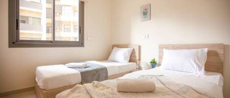 Cortinas blackout, tabla de planchar con plancha y wifi gratis