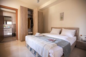 Appartamento, 2 camere da letto, cucina, vista città | Tende oscuranti, ferro/asse da stiro, Wi-Fi gratuito